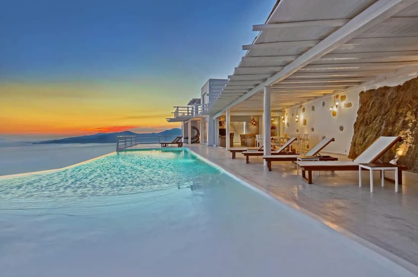 Charming 8 BR Villa With Tennis Court And Pool