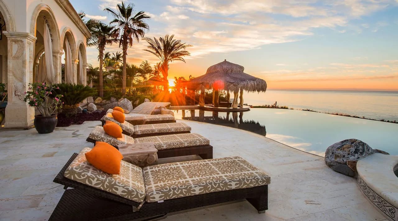 Encantadora Villa de Estilo Mexicano con Vistas al Atardecer