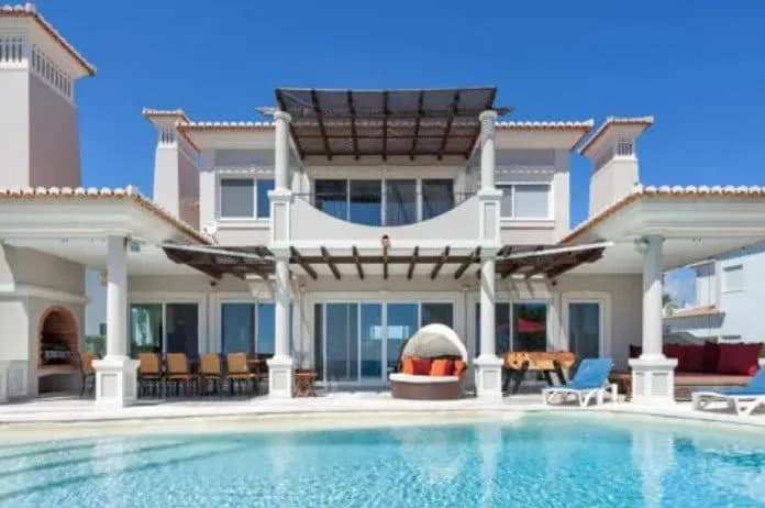 Clear Blue Villa With Stunning Beachfront Views