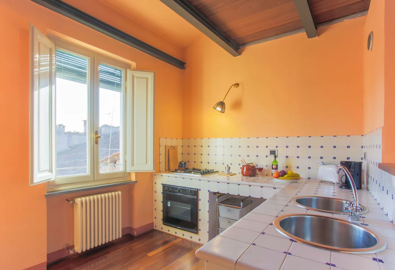 Geräumiges Apartment mit atemberaubendem Blick auf die Stadt, Foto 3