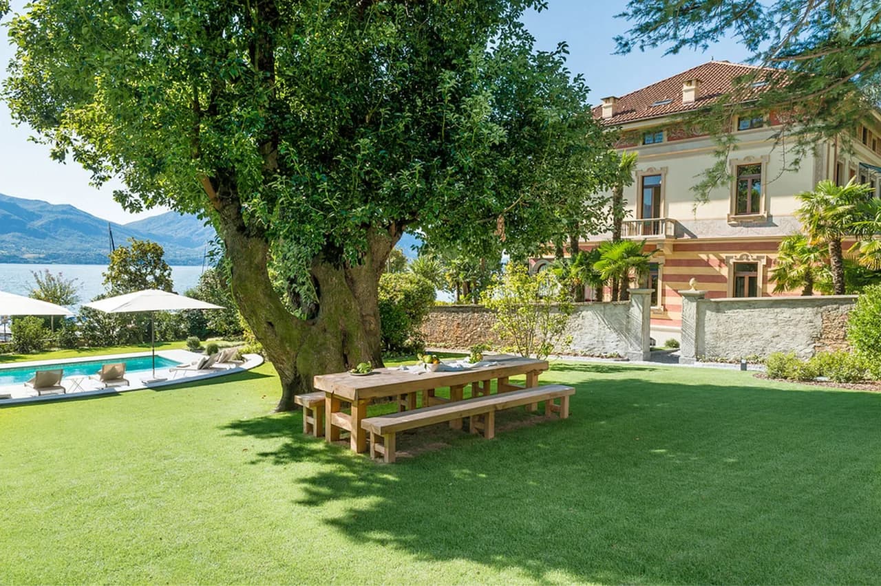 Villa Exclusive en Bord de Lac Avec Piscine et Jardin Méditerranéen, photo 2
