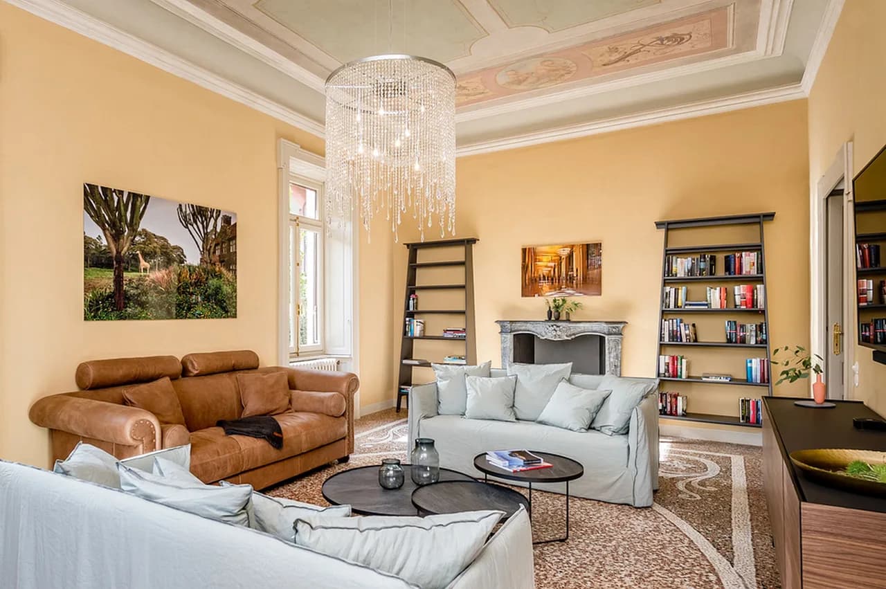 Villa Exclusive en Bord de Lac Avec Piscine et Jardin Méditerranéen, photo 5
