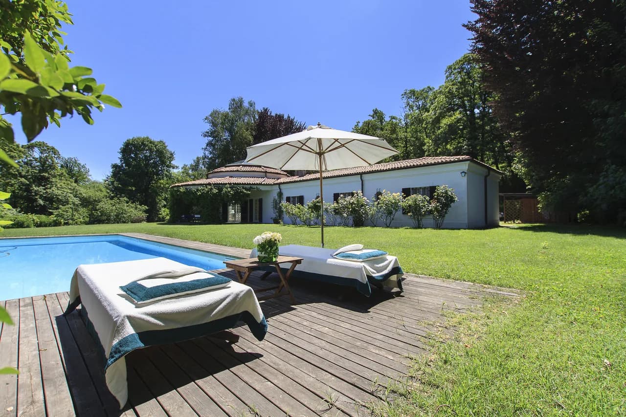 Elegante Villa de 6 Habitaciones con Piscina y Vistas al Lago, foto 2