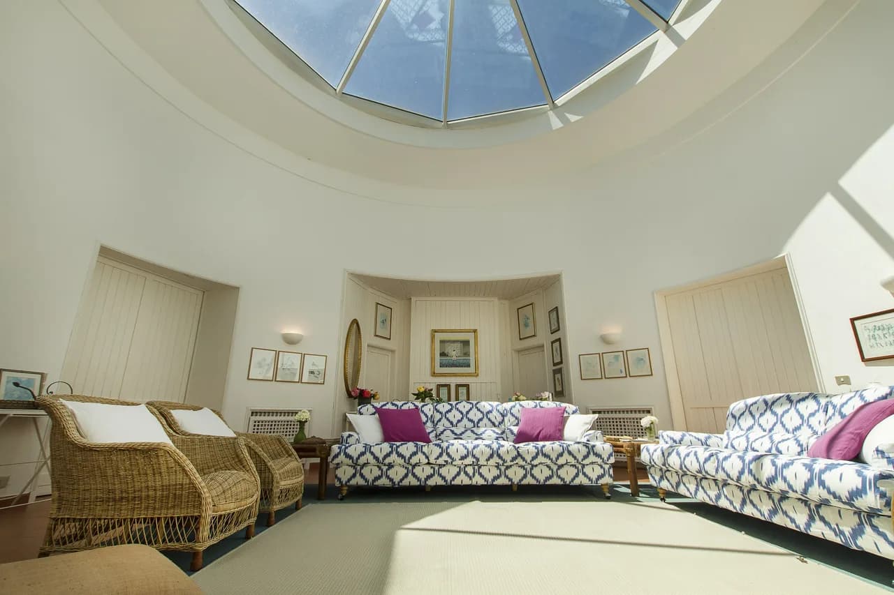 Elegante Villa de 6 Habitaciones con Piscina y Vistas al Lago, foto 4