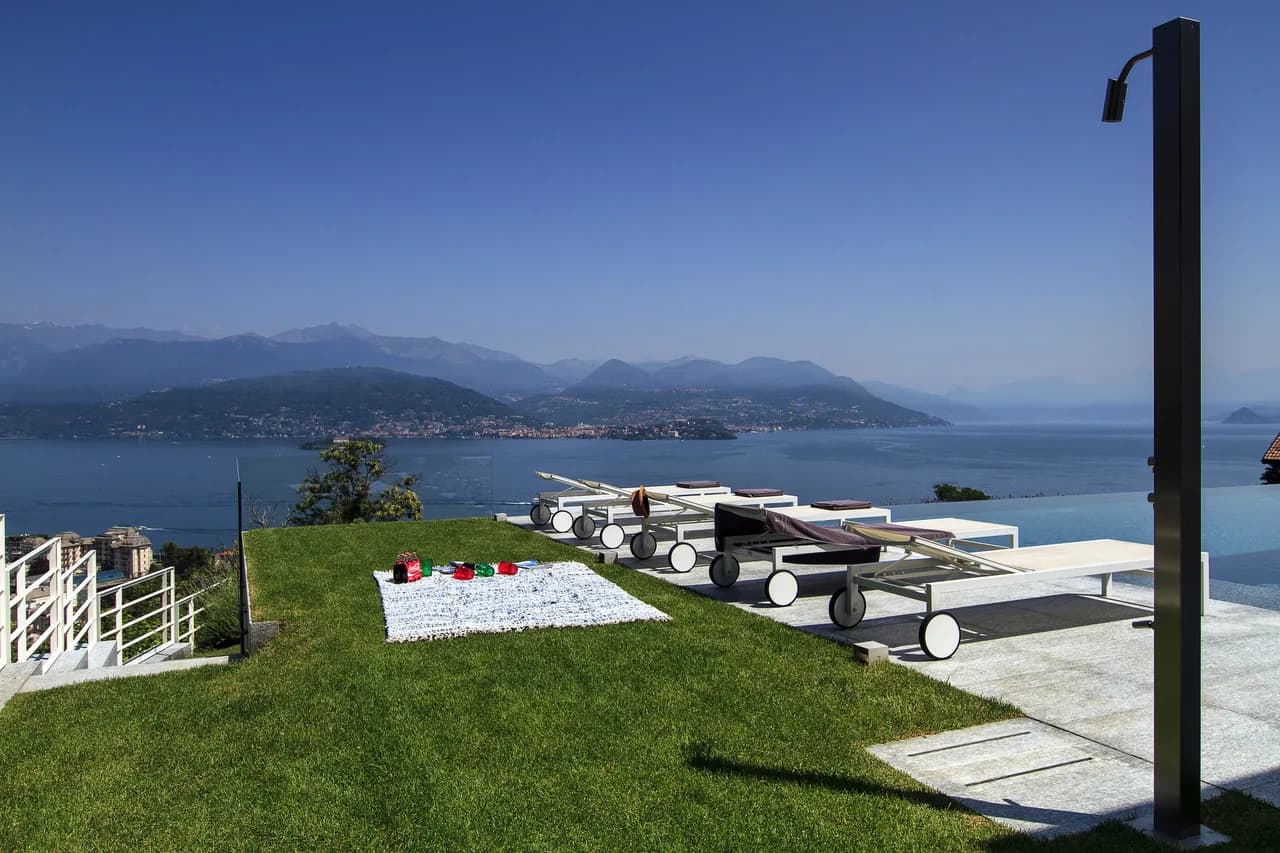 Moderna Villa de Lujo con Vista al Lago y Piscina, foto 2
