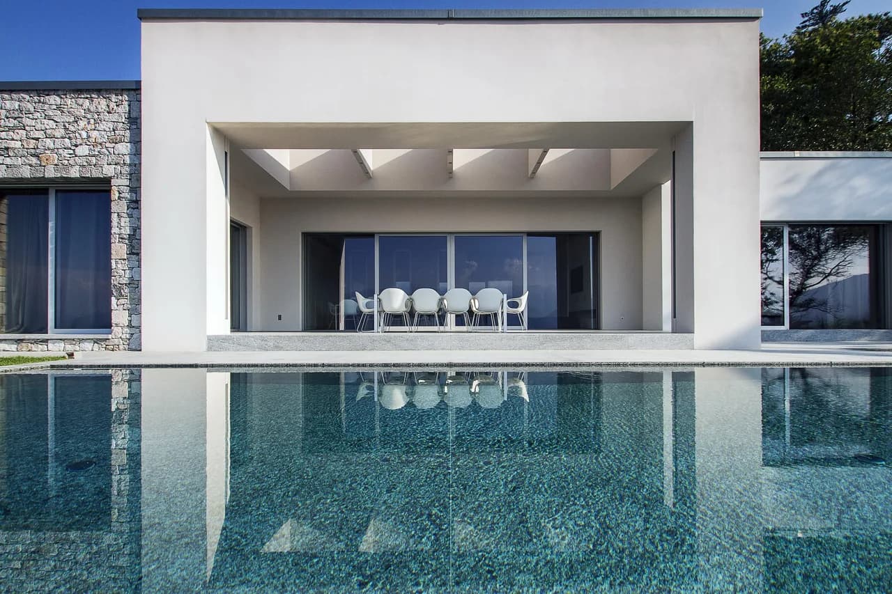 Moderna Villa de Lujo con Vista al Lago y Piscina, foto 4