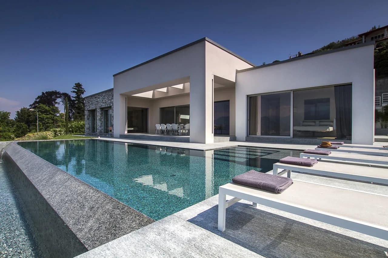 Moderna Villa de Lujo con Vista al Lago y Piscina, foto 5