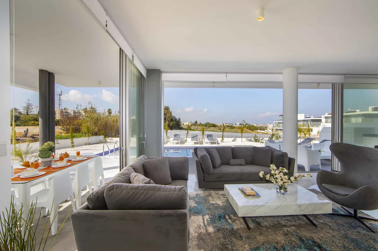 Brandneue luxuriöse Villa mit Pool, Foto 2