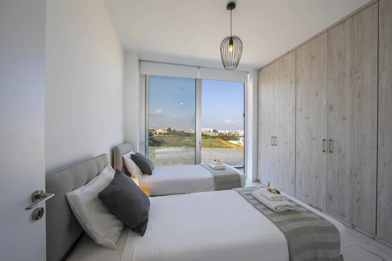 Brandneue luxuriöse Villa mit Pool, Foto 3