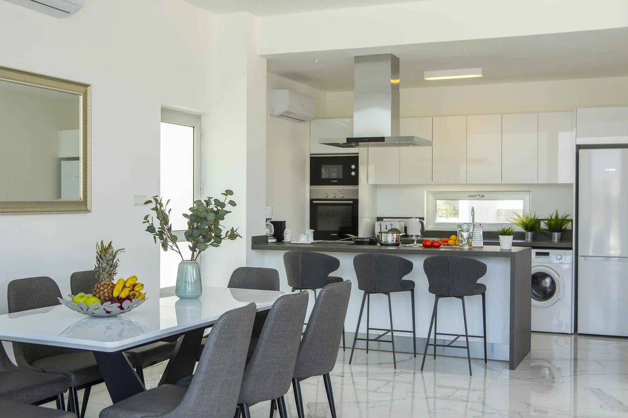 Brandneue luxuriöse Villa mit Pool, Foto 4