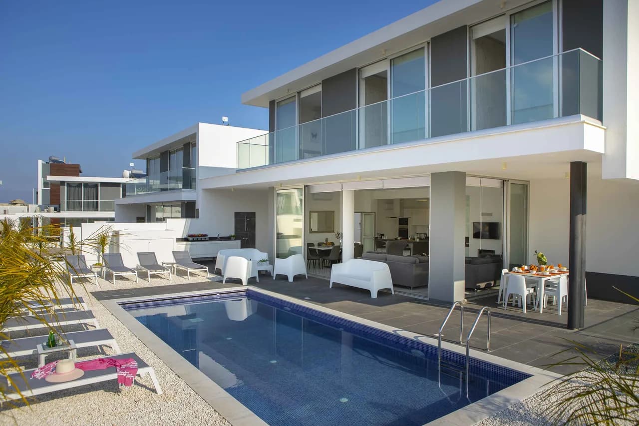 Brandneue luxuriöse Villa mit Pool, Foto 5