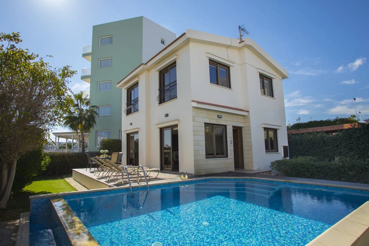 Moderne Villa mit atemberaubendem Pool