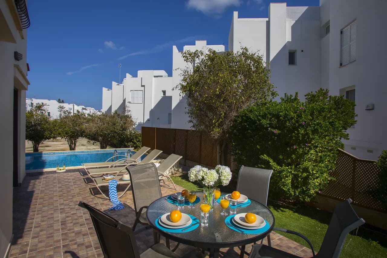 Moderne Villa mit atemberaubendem Pool, Foto 3