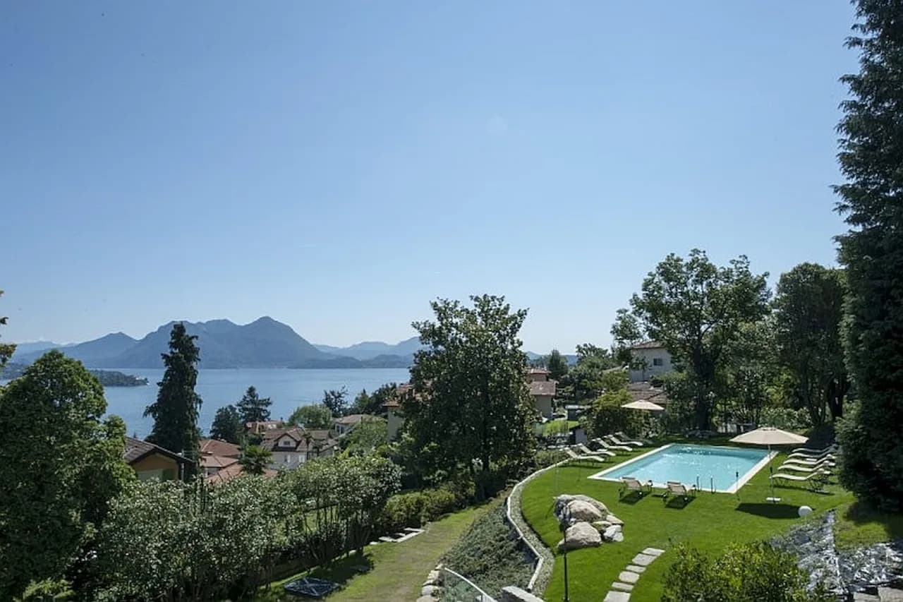 Luxuriöse Villa mit Pool mit Blick auf den Lago Maggiore