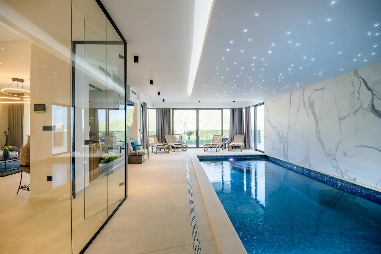 Luxusvilla mit schönem Pool und Tischtennis, Foto 4