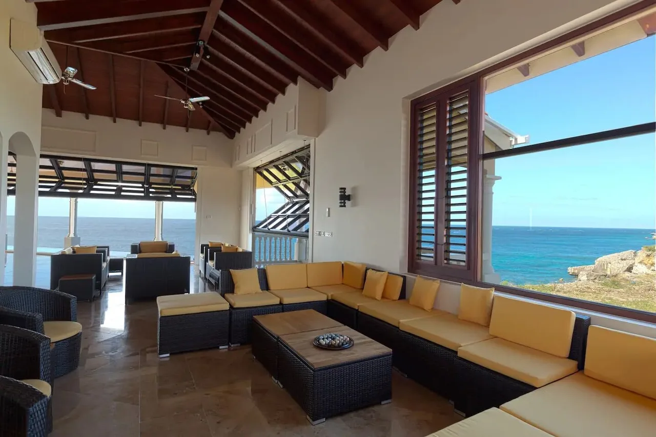 Spektakuläre Villa mit 360-Grad-Blick auf blauen Himmel und Ozean, Foto 3