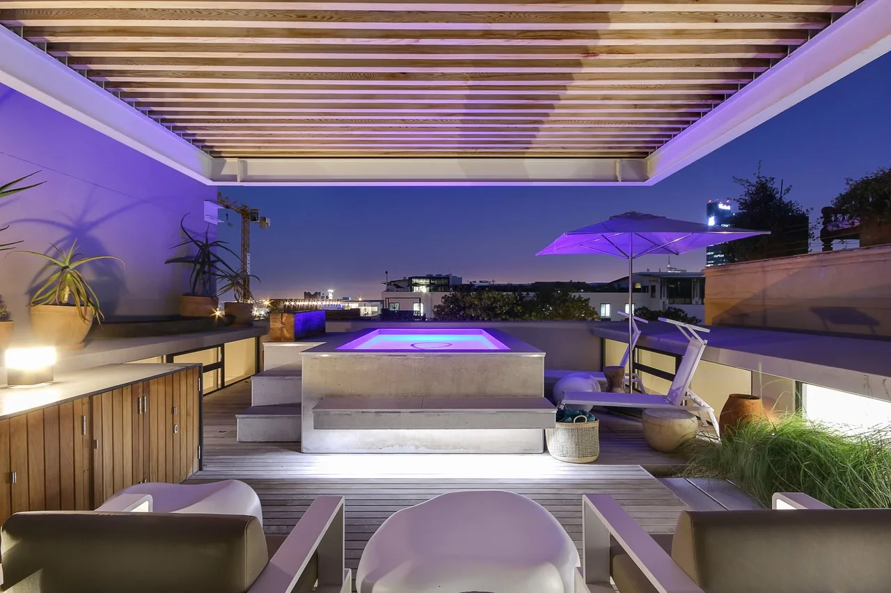 Exquisite Villa mit modernen Interieurs und atemberaubendem Innenhof, Foto 5