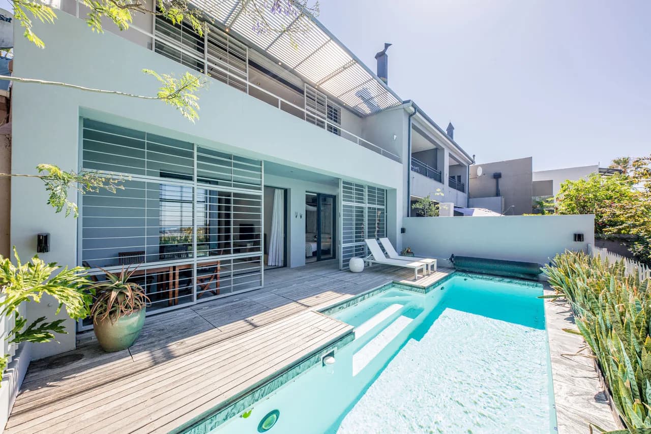 Private Doppelgeschoss-Villa mit eleganten Innenräumen