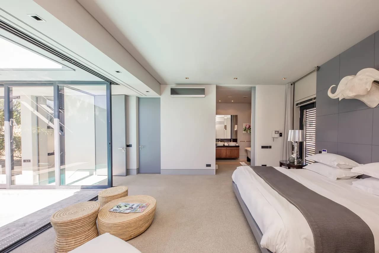 Private Doppelgeschoss-Villa mit eleganten Innenräumen, Foto 3