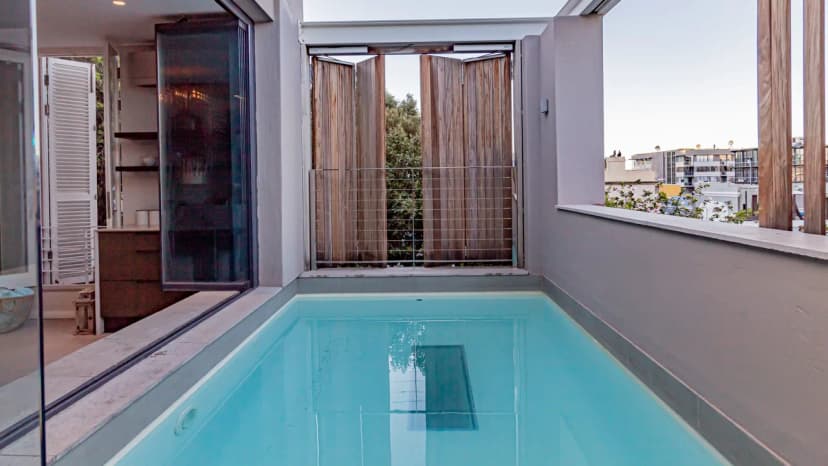 Gorgeous Contemporary Apartment In The Heart Of The City