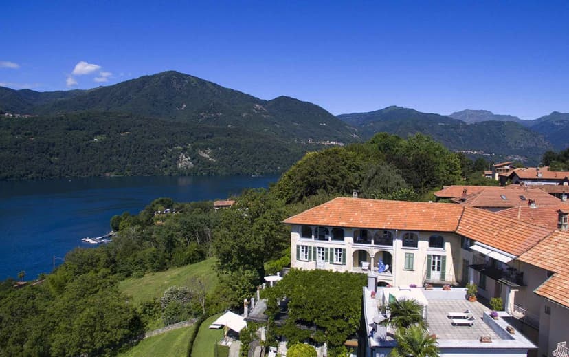 Exclusive Villa Ideal For Family Near Lake Orta