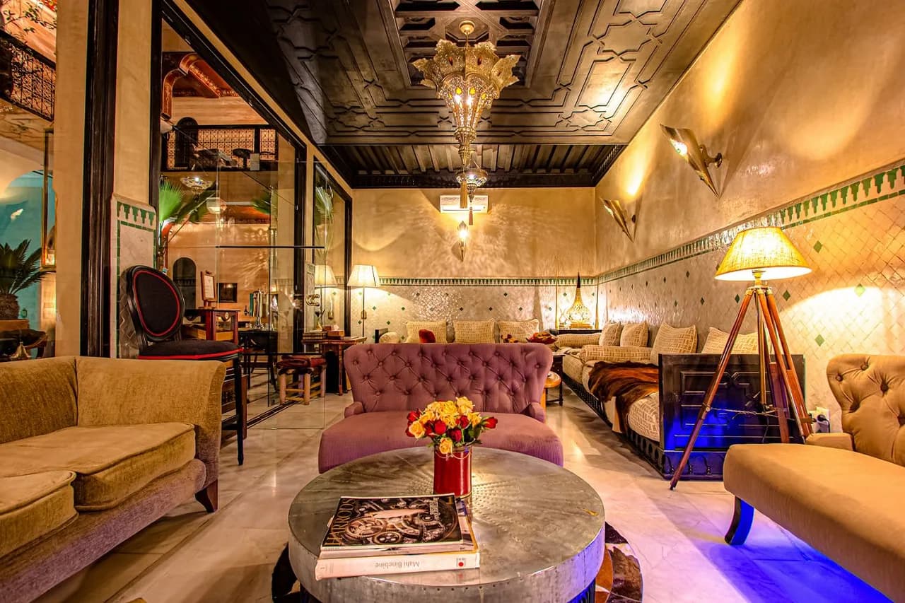 Habitación de Estilo Tradicional con Decoraciones Lujosas, foto 4