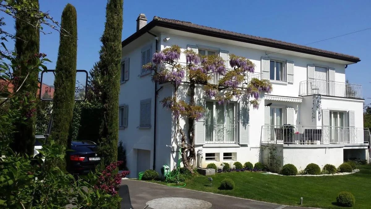 Encantadora Villa en Coppet con Jardín