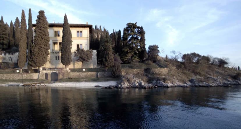Beautiful Luxurious Villa Overlooking Lake Garda