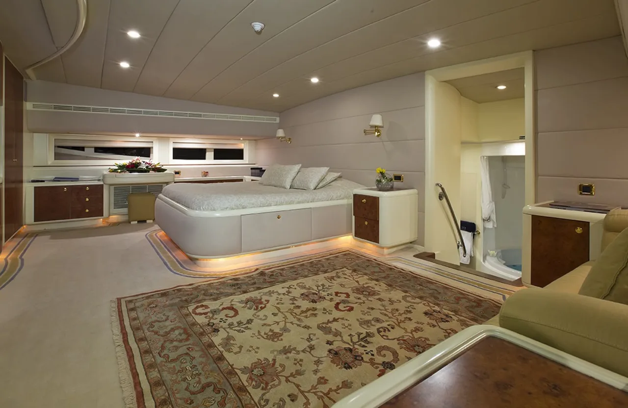 35,05 m luxuriöse Motoryacht mit Sauna und Jacuzzi auf dem Deck, Foto 3