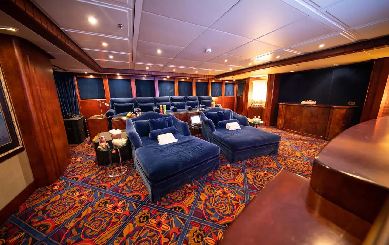 69,50 m elegante Motoryacht mit Kino und Fitnessraum, Foto 3