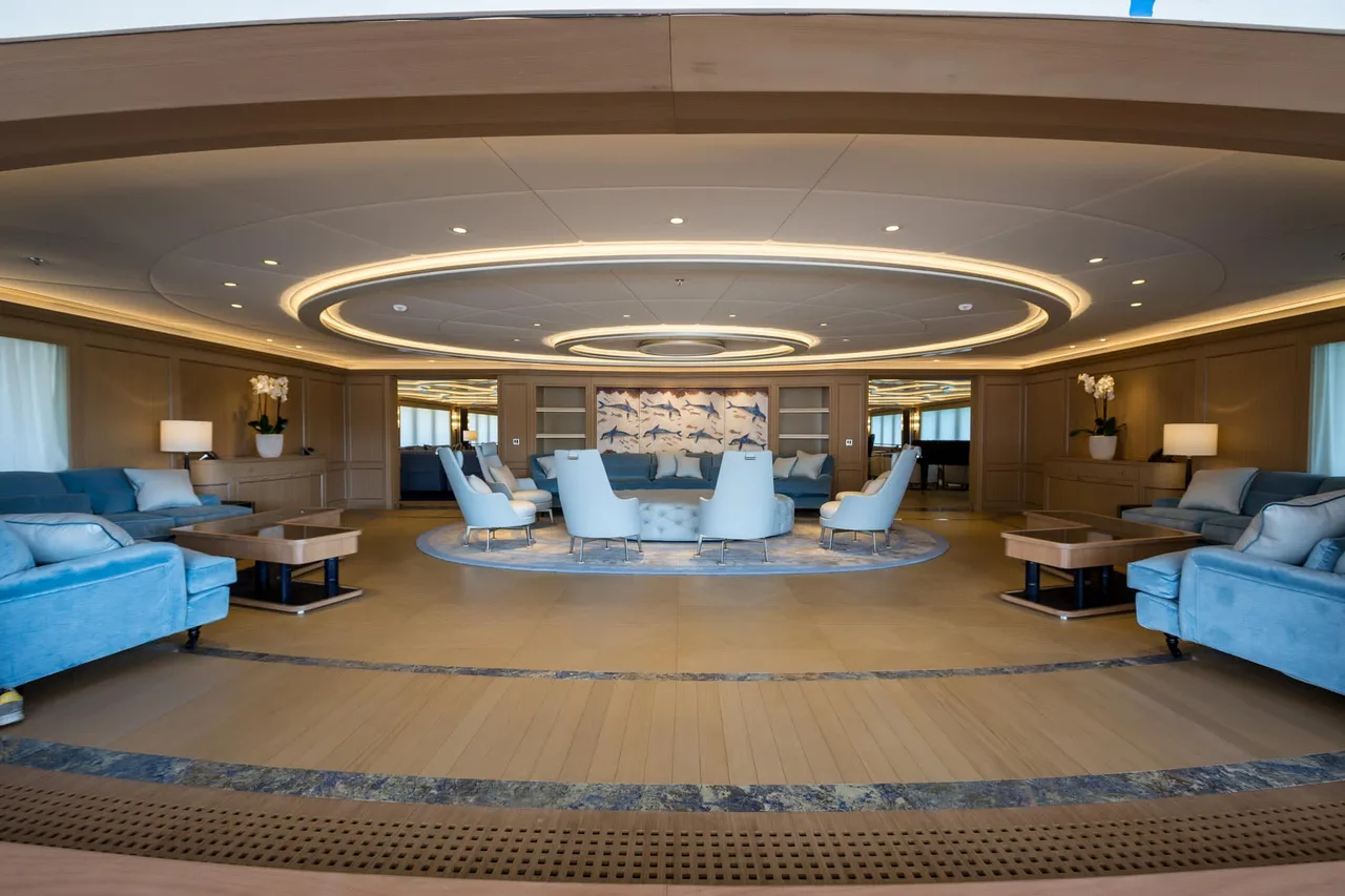 Magnifique Superyacht de 106,5 m avec Salle de Gym et Piscine, photo 2