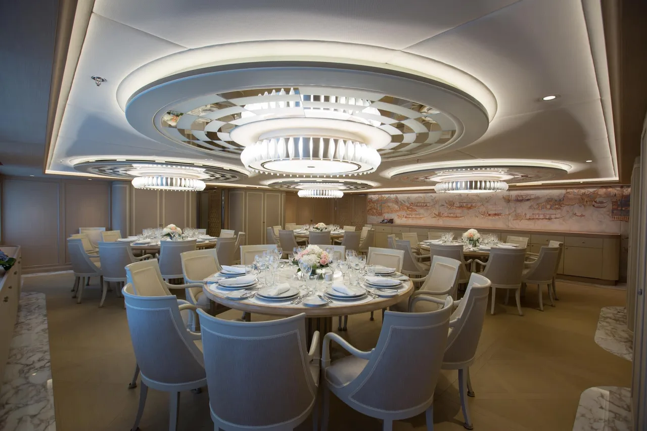 Magnifique Superyacht de 106,5 m avec Salle de Gym et Piscine, photo 4