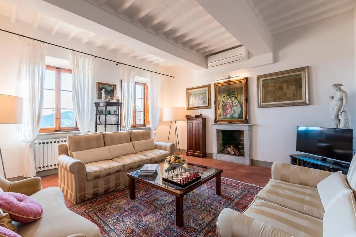 Noble stilvolle Villa mit grünen Wiesen rundherum., Foto 4
