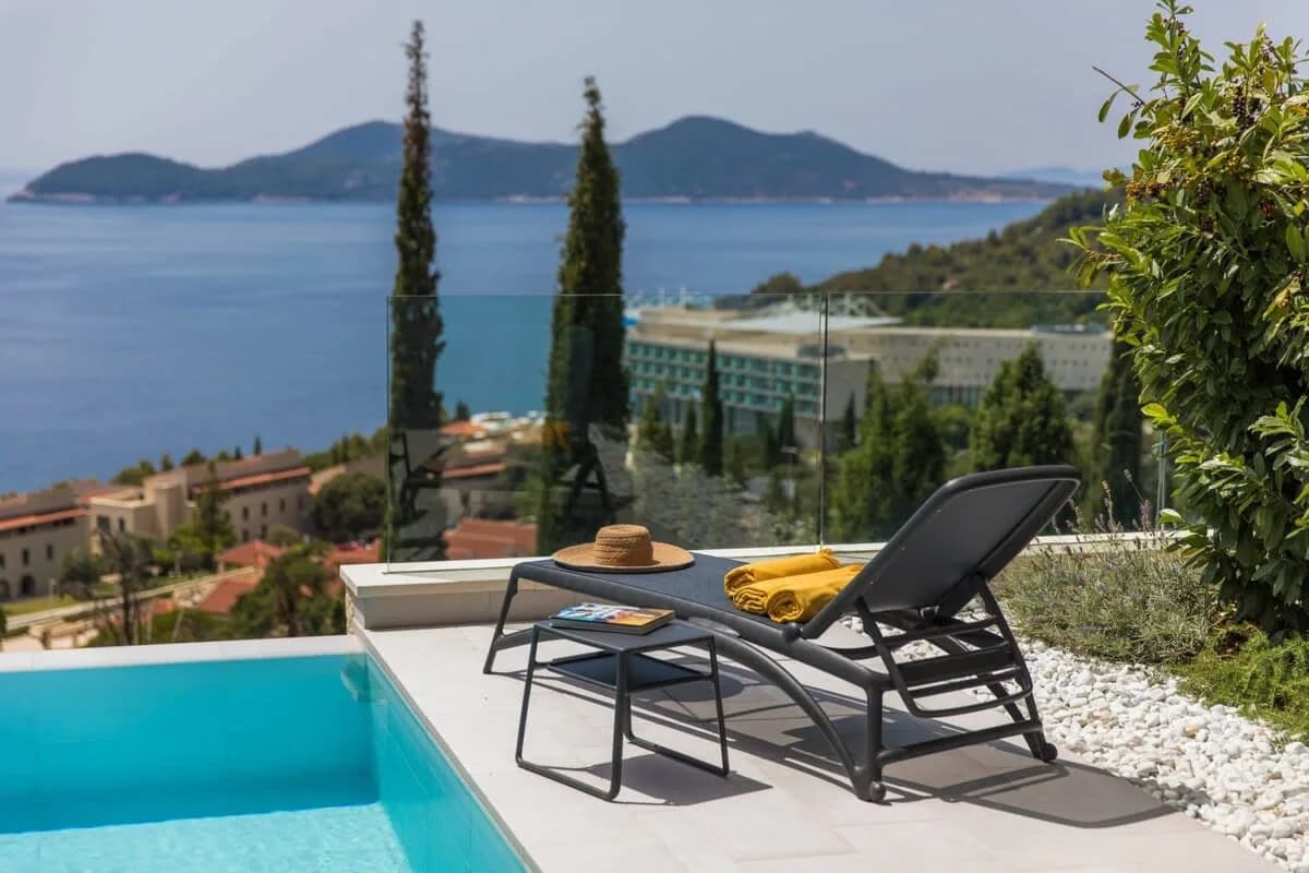 Villa Contemporaine Toute Neuve Avec Piscine à Débordement, photo 2