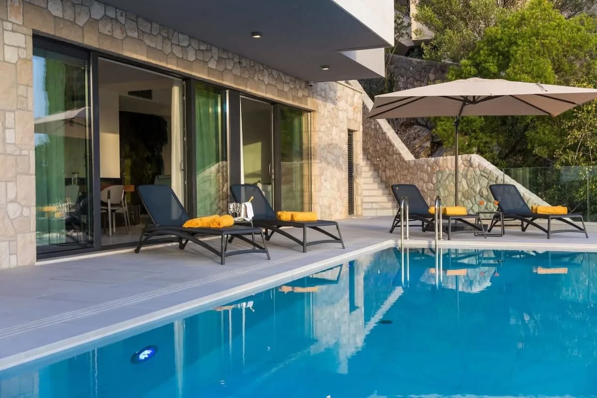 Villa Contemporaine Toute Neuve Avec Piscine à Débordement, photo 3