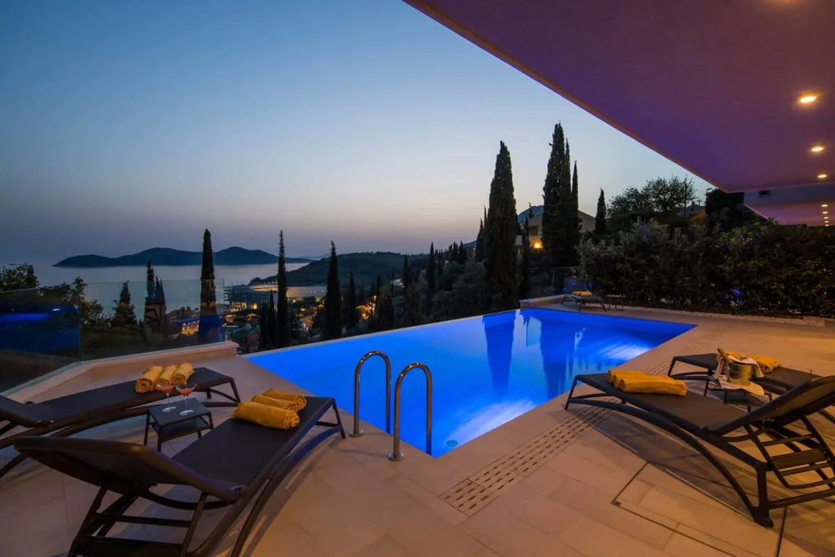 Villa Contemporaine Toute Neuve Avec Piscine à Débordement, photo 4