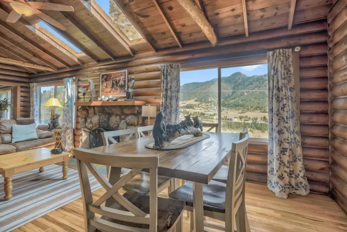 3BD Log Cabin Pikes Peak and Garden of the Gods photo 3