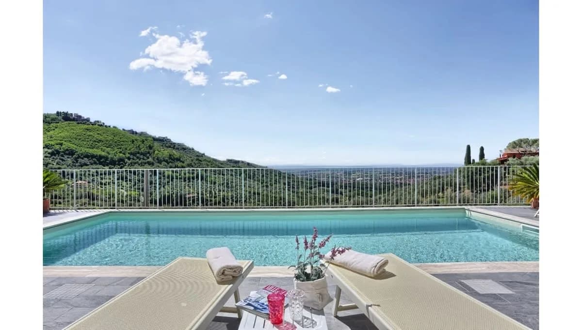 Hochwertige Villa mit klassischem Pool und Design, Foto 2