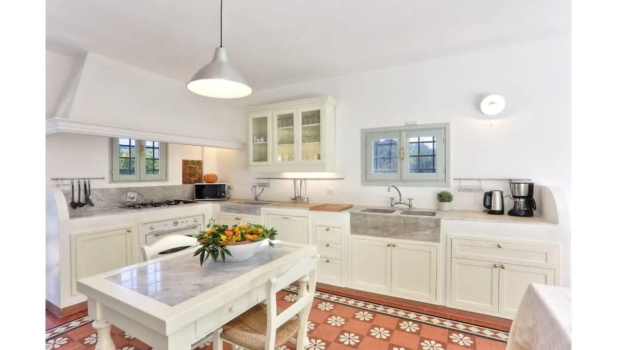 Hochwertige Villa mit klassischem Pool und Design, Foto 5