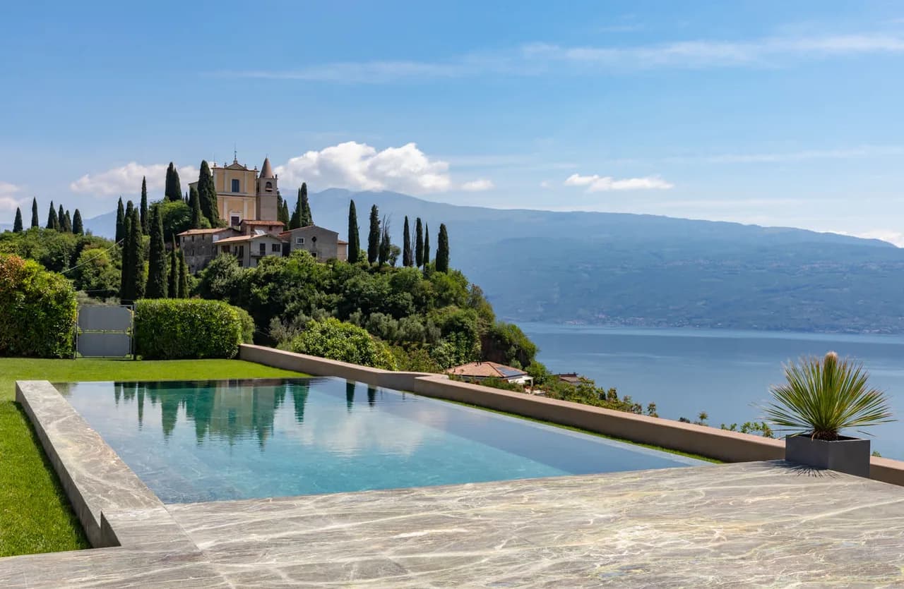 Landscape Villa Designed By The Best Architects photo 4