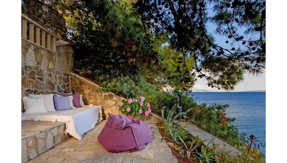 Unbelievable Beachfront Villa With Mediterranean Plants And Pool photo 4