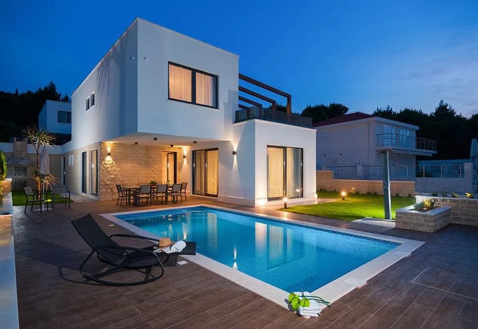 Modern Summer Beachfront Villa photo 3