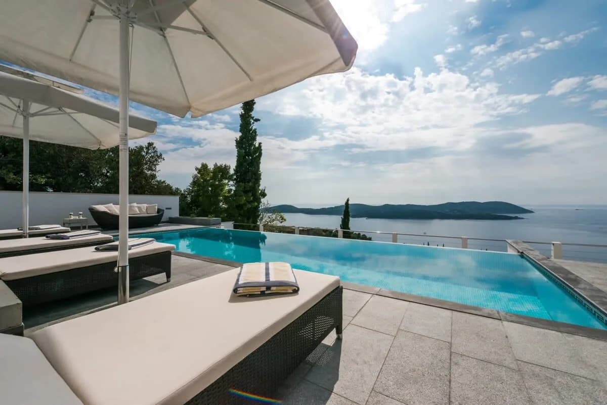 Villa Spacieuse et Propre avec Grande Piscine, photo 2