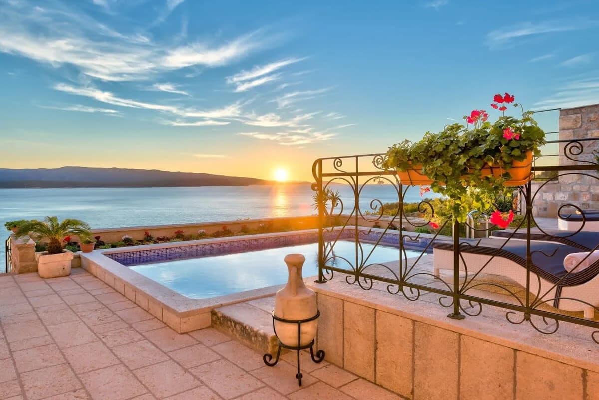 Villa Frente al Mar Renovada con Vistas Impresionantes, foto 4