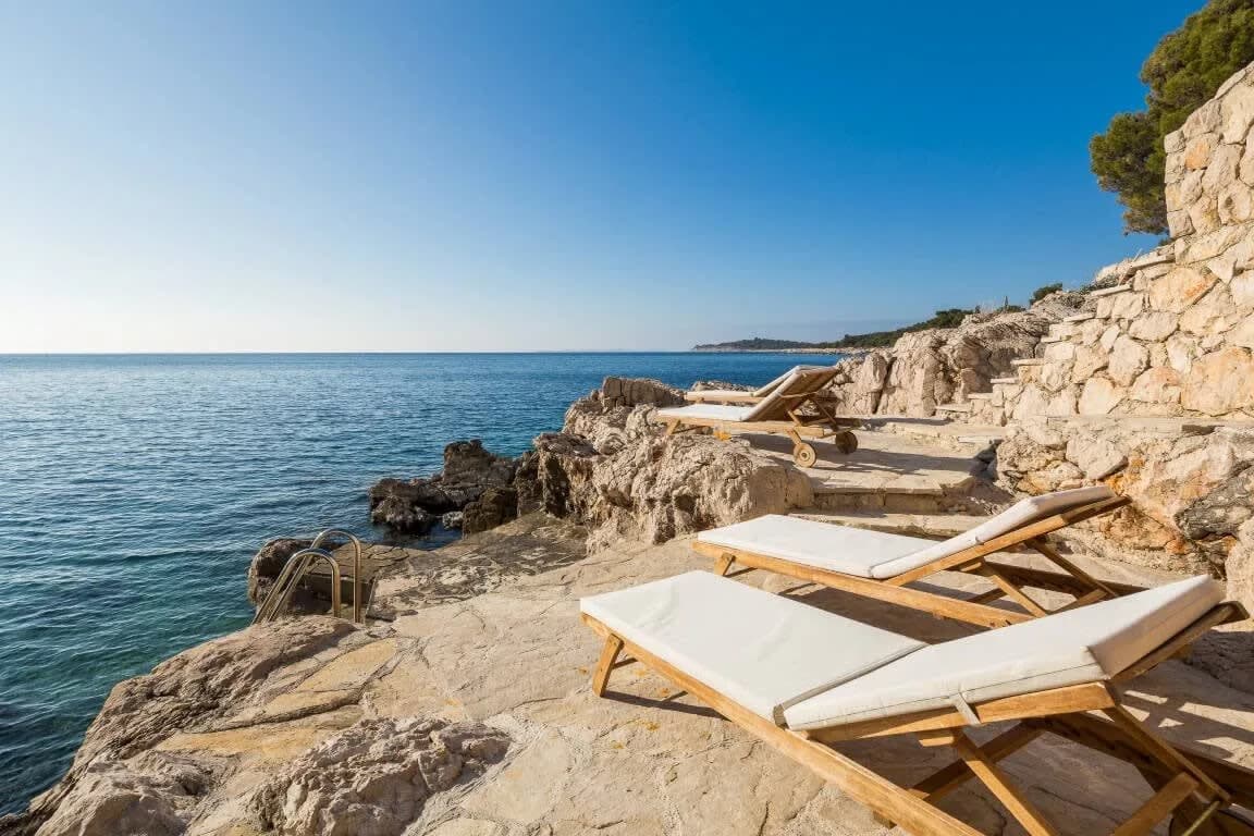Dreamy Beachfront Villa With Outstanding View photo 4