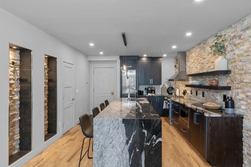 Fully Remodeled Luxury 1BR | Gondola • A/C • Steam Shower