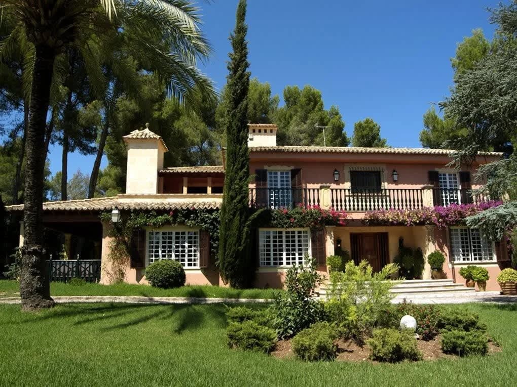 Casa Moderna de Lujo con Muebles Asombrosos y Piscina