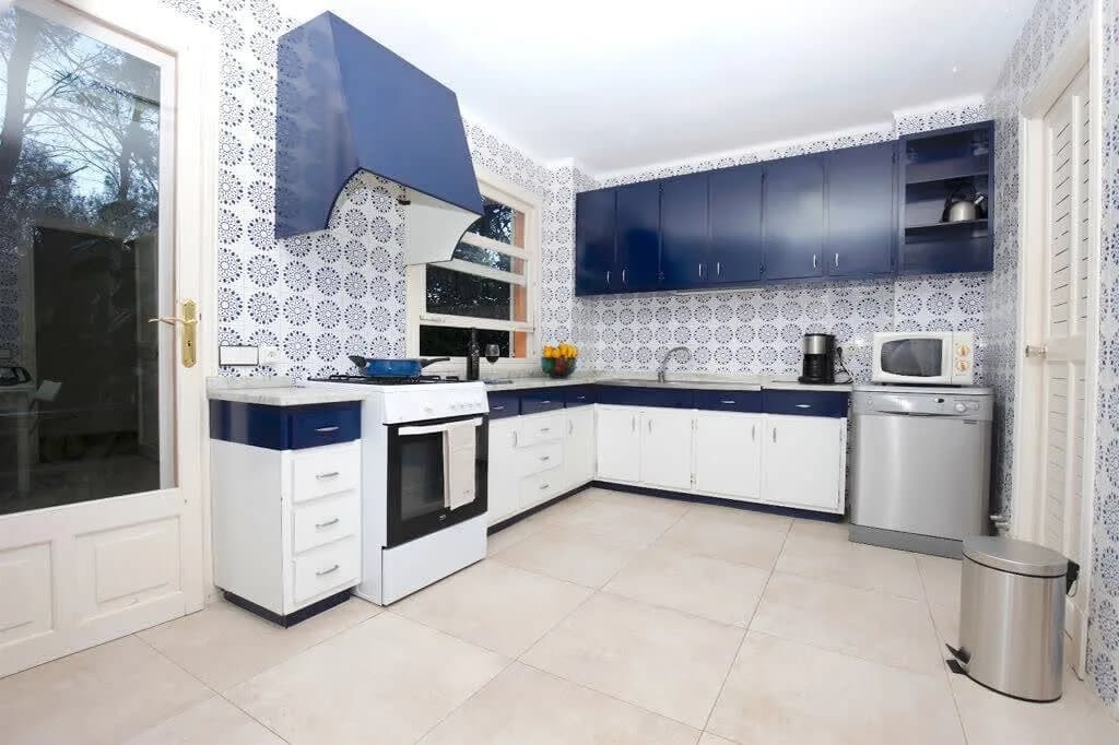 Casa Moderna de Lujo con Muebles Asombrosos y Piscina, foto 3