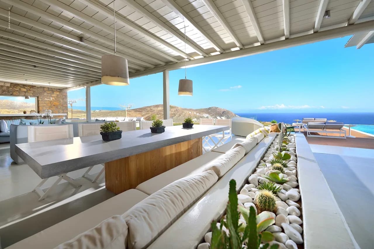 Auf einem Hügel gelegene Villa mit Blick auf den Strand, Foto 2