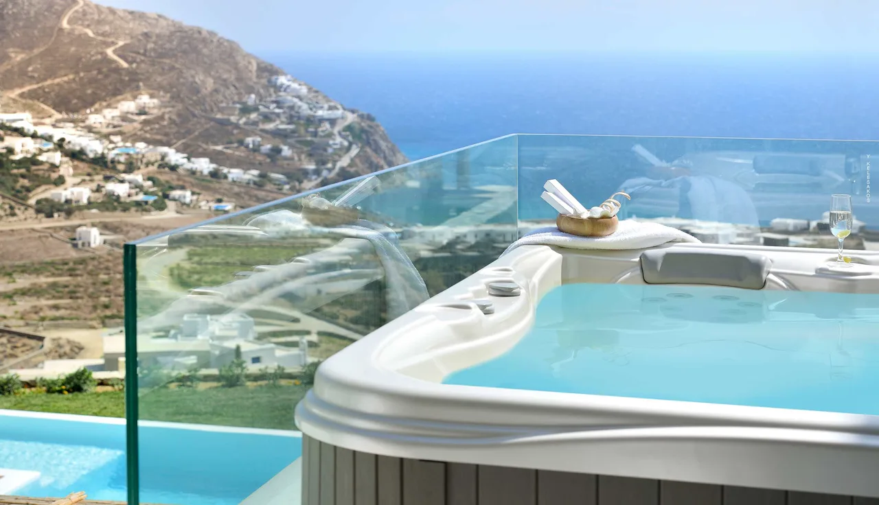 Auf einem Hügel gelegene Villa mit Blick auf den Strand, Foto 4